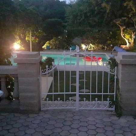 Le Jardin De Mae Apartment Bouc-Bel-Air Luaran gambar