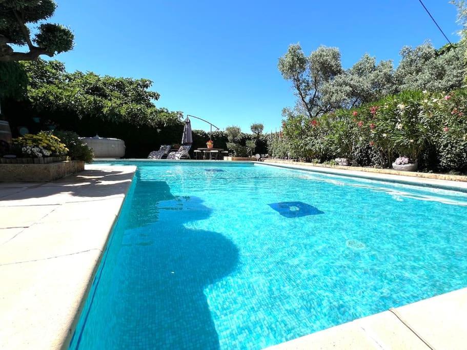 Le Jardin De Mae Apartment Bouc-Bel-Air Luaran gambar