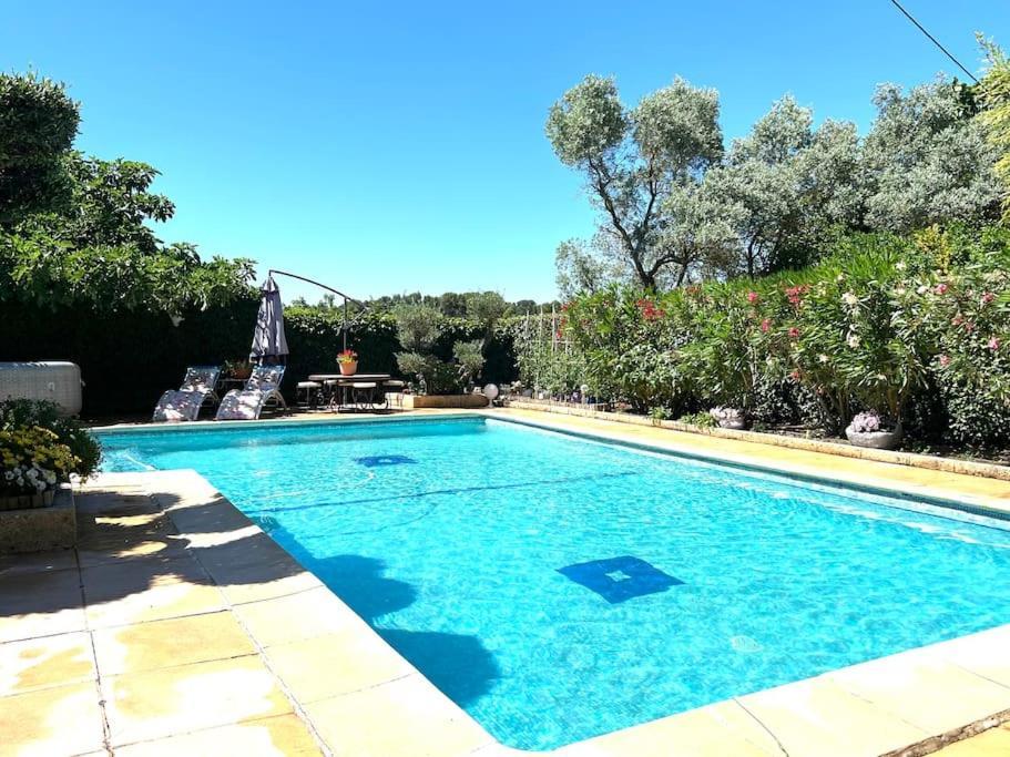 Le Jardin De Mae Apartment Bouc-Bel-Air Luaran gambar